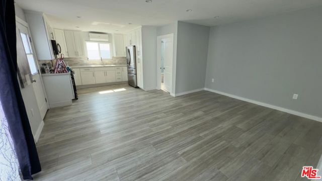 515 Myrtle Street, Glendale CA: https://media.crmls.org/mediaz/f86f1956-f8f3-444d-ae27-3a3ba0bdcf52.jpg