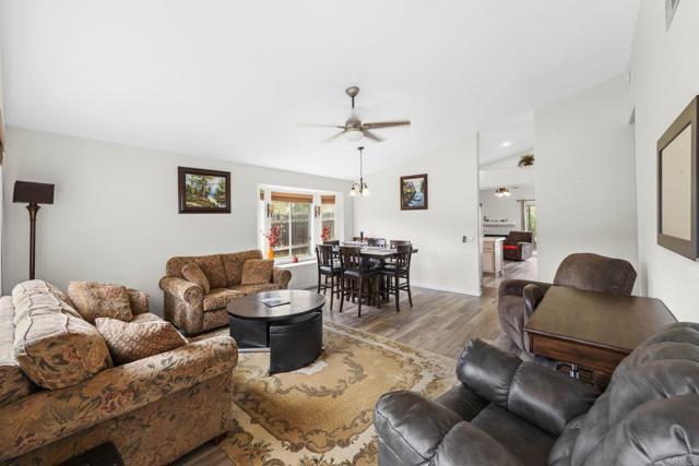 Detail Gallery Image 4 of 31 For 14204 Legacy Ln, El Cajon,  CA 92021 - 3 Beds | 2 Baths