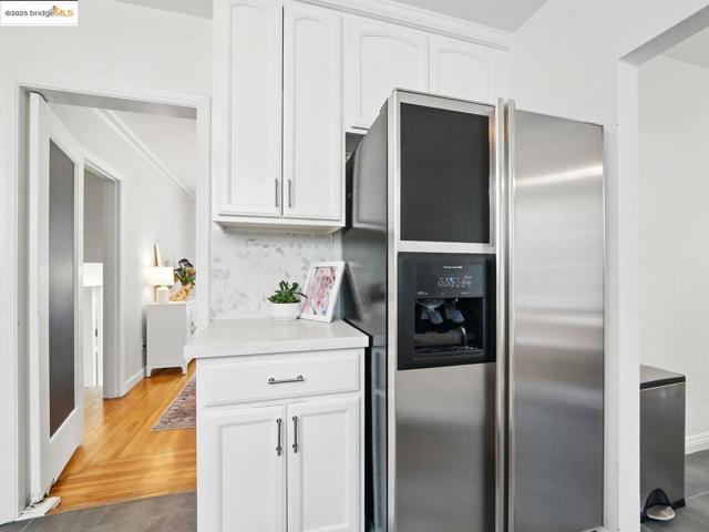 3712 Maple AVE, Oakland CA: https://media.crmls.org/mediaz/f86f4d52-ebc6-4f68-b352-0100f010ce28.jpg