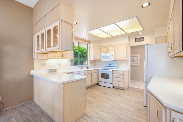 Image 15 of 34 For 76870 Robin Drive