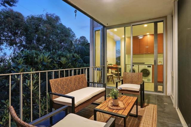 222 Quince St, San Diego CA: https://media.crmls.org/mediaz/f8700290-fd3e-4b60-8bfa-6f0cbf3661f1.jpg