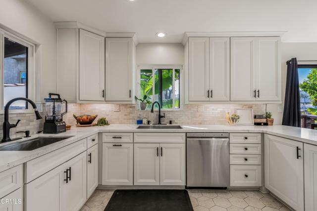 Detail Gallery Image 15 of 54 For 3880 Loma Vista Rd, Ventura,  CA 93003 - 3 Beds | 3 Baths