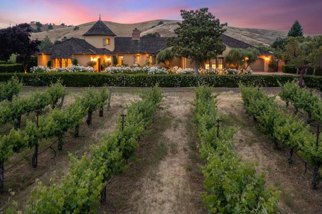 1305 Lions Peak Lane, San Martin CA: https://media.crmls.org/mediaz/f87073dd-e783-4ea8-8f31-6f2dc7bc1d9f.jpg