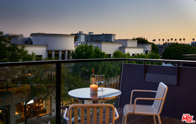8899 Beverly Boulevard, West Hollywood CA: https://media.crmls.org/mediaz/f870b863-5e89-44d2-9900-4d20b628e37f.jpg