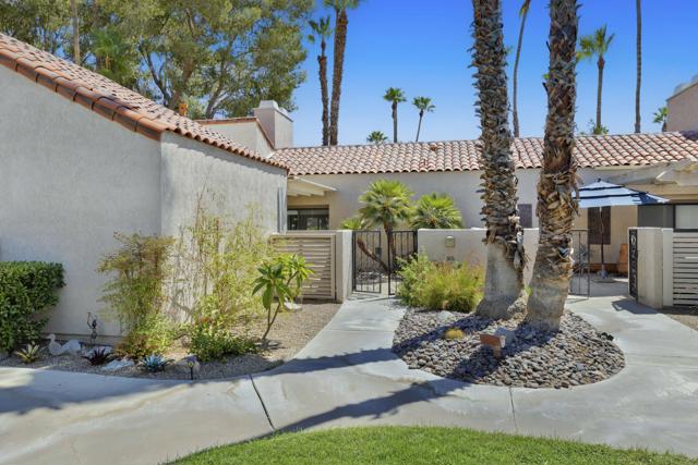 306 Forest Hills Drive, Rancho Mirage CA: https://media.crmls.org/mediaz/f870f6e9-d1c6-4e57-9e79-5e034fb0060a.jpg