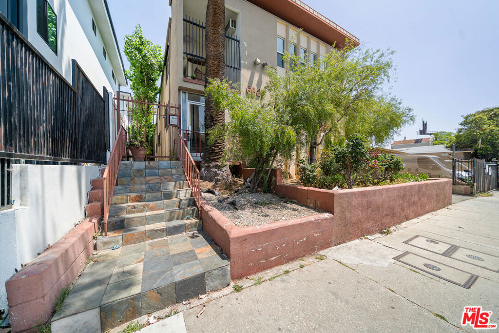6827 Leland Avenue #7