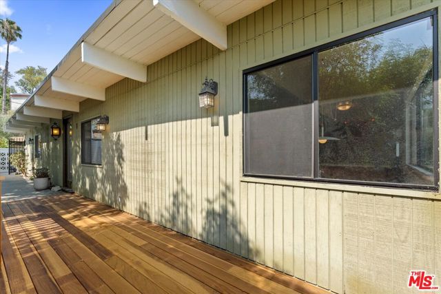 4950 Marmol Drive, Woodland Hills CA: https://media.crmls.org/mediaz/f871d1f7-bf18-48d0-9291-947be90f0cef.jpg