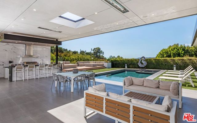 2002 LOMA VISTA Drive, Beverly Hills CA: https://media.crmls.org/mediaz/f871decf-cb2c-4f14-87ce-3c762c430095.jpg