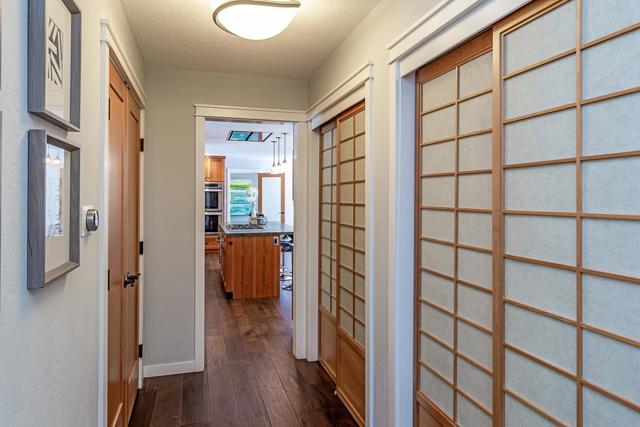 13250 Skyline Boulevard, Woodside CA: https://media.crmls.org/mediaz/f871e2f6-1eb3-4492-b88f-7851e84f9acc.jpg