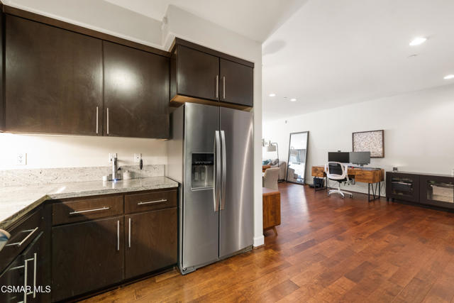 10878 Bloomfield Street, Toluca Lake CA: https://media.crmls.org/mediaz/f8723630-2012-4618-afaf-69f7e0df8359.jpg