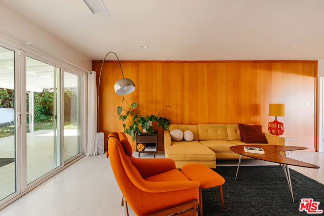 4220 Hillcrest Drive, Los Angeles CA: https://media.crmls.org/mediaz/f872a210-944e-463a-82a3-67b3189606a1.jpg