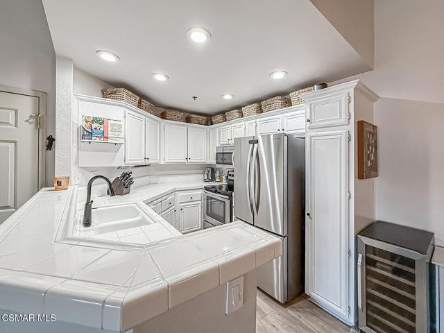 bLiving Dining and Kitchen7