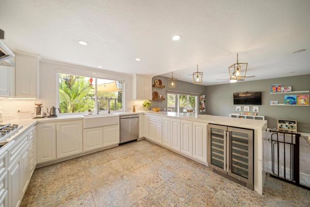 1654 Palomino Ln, Escondido CA: https://media.crmls.org/mediaz/f872e08e-31d5-4dc0-af4f-d51ca70d0902.jpg