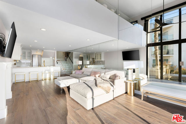 6 Voyage Street, 101 photo 6