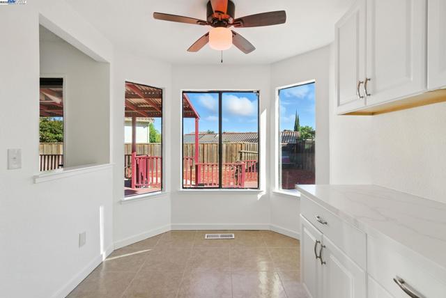 2524 Brazil Ct, Antioch CA: https://media.crmls.org/mediaz/f8735be8-a044-4552-8f9d-fcb360ced351.jpg