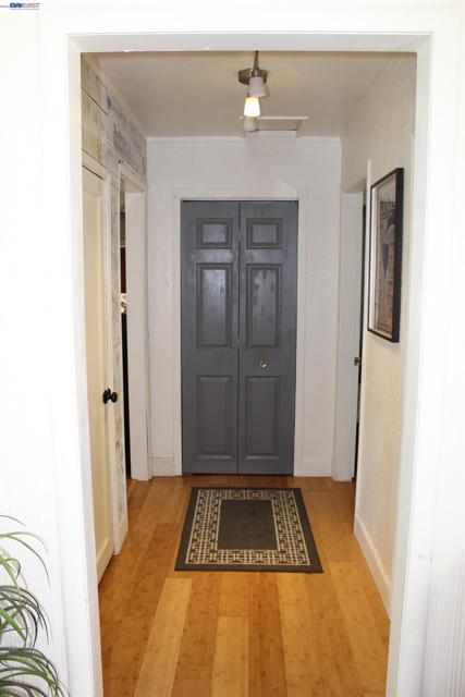 Image 8 of 20 For 536 Williams St