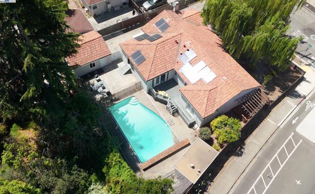 955 Maud Ave, San Leandro CA: https://media.crmls.org/mediaz/f873cfad-2d3c-47ba-ad93-70935a7aba79.jpg