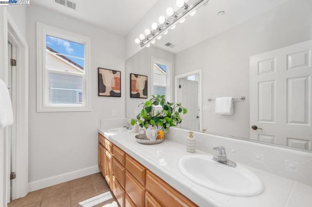 5640 Carnegie Way, Livermore CA: https://media.crmls.org/mediaz/f873ed1c-e567-4e68-9747-f1060c92123b.jpg