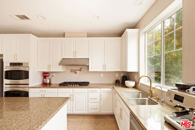 24229 La Montura Drive, Valencia CA: https://media.crmls.org/mediaz/f873f6d9-7545-46ec-a586-d6a609578bd0.jpg