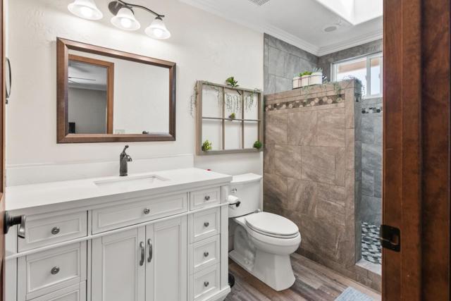 44734 Sun Valley Drive, King City CA: https://media.crmls.org/mediaz/f8741a0a-d219-427c-a320-11fb60283e59.jpg