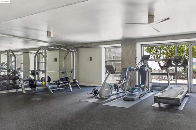 428 Alice Street, Oakland CA: https://media.crmls.org/mediaz/f87436e1-7a98-460d-8f22-019896a26d96.jpg