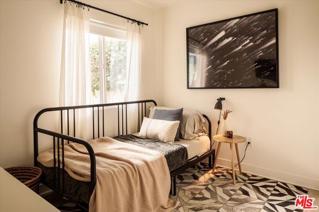 3746 Randolph Avenue, Los Angeles CA: https://media.crmls.org/mediaz/f8750436-dfb8-4896-bfde-d9b35981fb9a.jpg