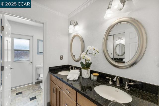 2302 Royal Oaks Dr, Alamo CA: https://media.crmls.org/mediaz/f87539cd-63e2-4c71-8cdf-87ce72dc4114.jpg