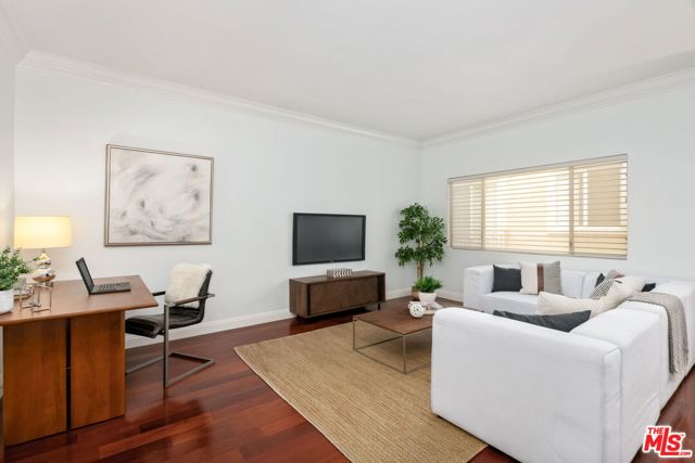 2318 Fox Hills Drive, Los Angeles CA: https://media.crmls.org/mediaz/f8754351-beaa-403b-b101-1c7599aedbdb.jpg