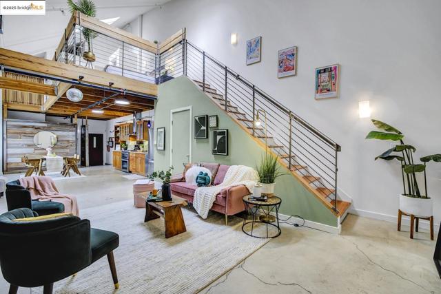 1695 15Th St, Oakland CA: https://media.crmls.org/mediaz/f8761c8a-9894-4b35-a221-95fba7828ed7.jpg