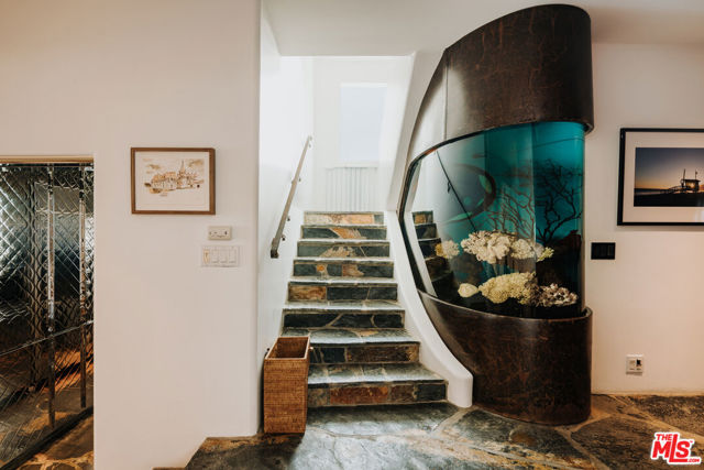 23614 Malibu Colony Road, Malibu CA: https://media.crmls.org/mediaz/f876ce7a-4e21-434b-bf92-25202d060315.jpg