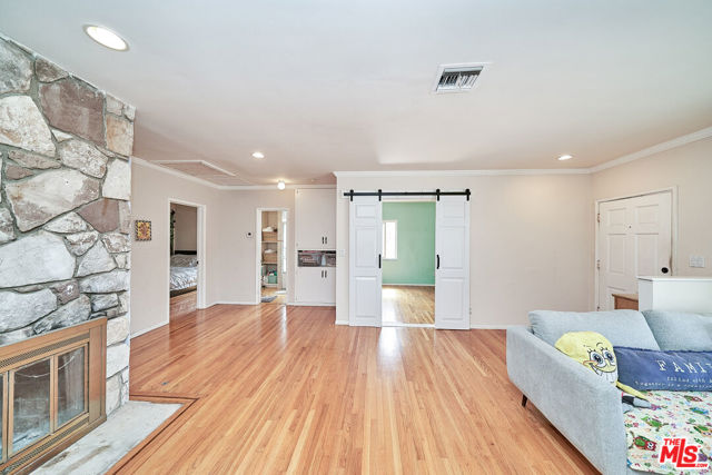 4930 Ramsdell Avenue, La Crescenta CA: https://media.crmls.org/mediaz/f877ddad-d4a0-4c77-8d1c-d3a285425417.jpg