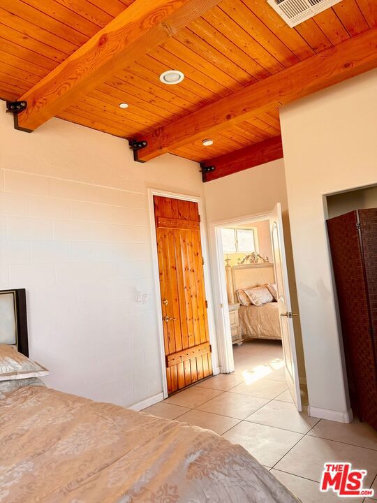 11077 Pacific View Drive, Malibu CA: https://media.crmls.org/mediaz/f878cb88-c5bc-424a-9956-6e159ea51662.jpg