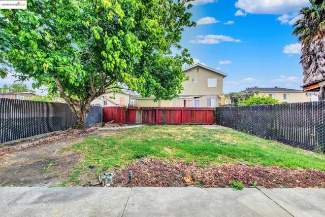 2524 Parker Ave, Oakland CA: https://media.crmls.org/mediaz/f878e603-2486-4294-aa85-c8379a8a7803.jpg