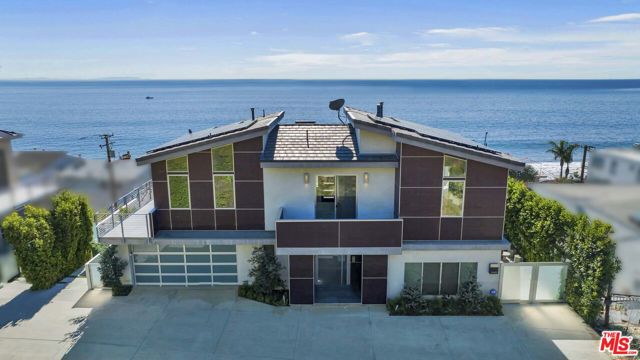 25423 Malibu Road, Malibu CA: https://media.crmls.org/mediaz/f8790c80-695e-40af-9b03-20a348c4327c.jpg