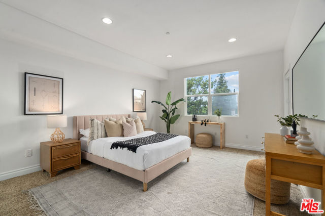 4424 Whitsett Avenue, Studio City CA: https://media.crmls.org/mediaz/f8792ab7-18b5-4677-a191-3f1454768939.jpg