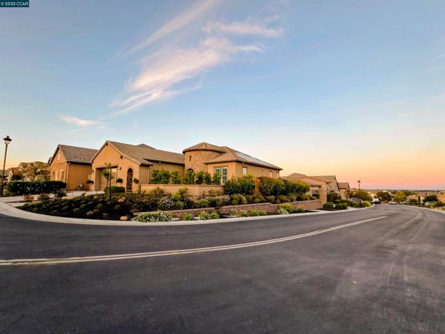 1735 Veneto Ln, Brentwood CA: https://media.crmls.org/mediaz/f879cbce-d794-4901-92e2-5f9aebfcd071.jpg