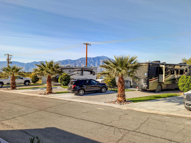 70200 Dillon Road, Desert Hot Springs CA: https://media.crmls.org/mediaz/f879e759-beaa-4417-81ae-a67aca20716c.jpg