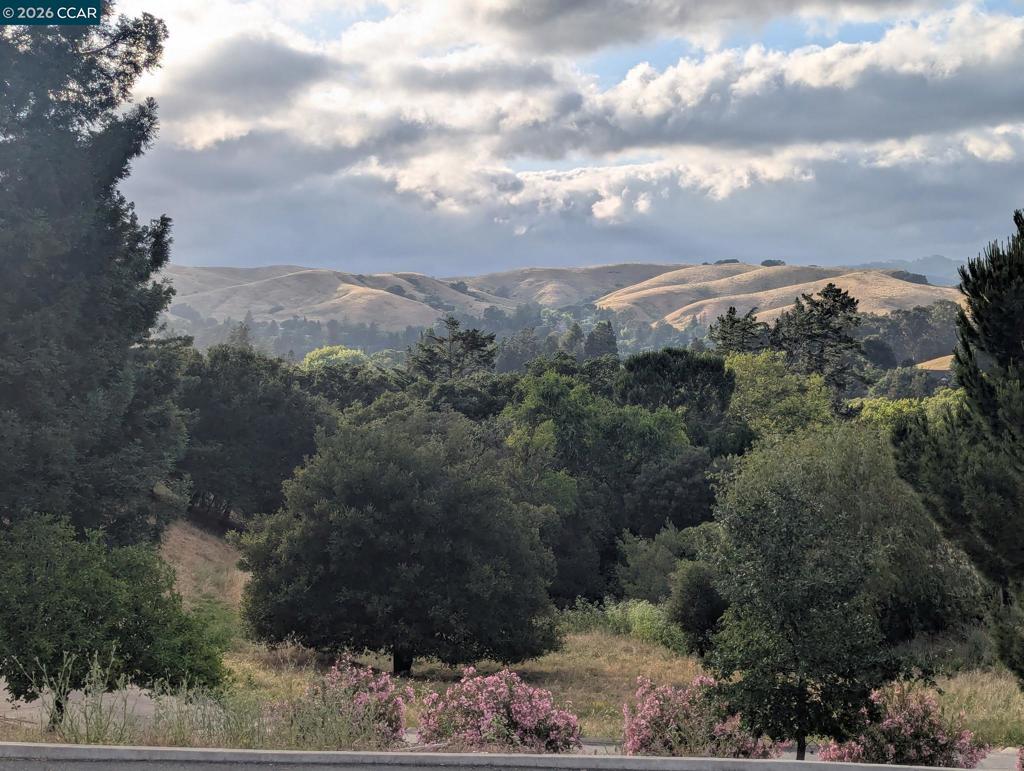 https://media.crmls.org/mediaz/f87b05f4-17a6-41e1-8197-dd6c3b118e5e.jpg?preset=X-Large