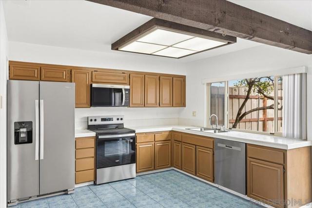 1444 Eagle Peak Ct., Chula Vista CA: https://media.crmls.org/mediaz/f87b5754-de55-4765-994f-82757aa022f7.jpg