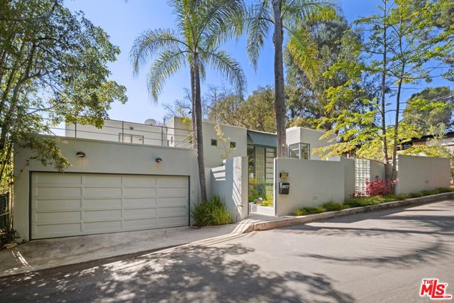2477 Canyon Oak Drive, Los Angeles CA: https://media.crmls.org/mediaz/f87b9174-3a9e-4bb2-8852-1f75db12199d.jpg