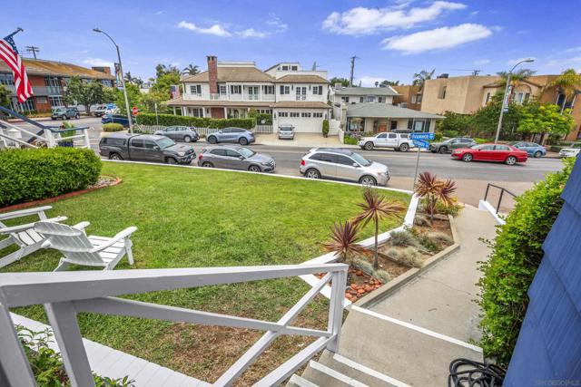1205 Park Row, La Jolla CA: https://media.crmls.org/mediaz/f87c6728-2bdc-488f-9e17-223286351790.jpg