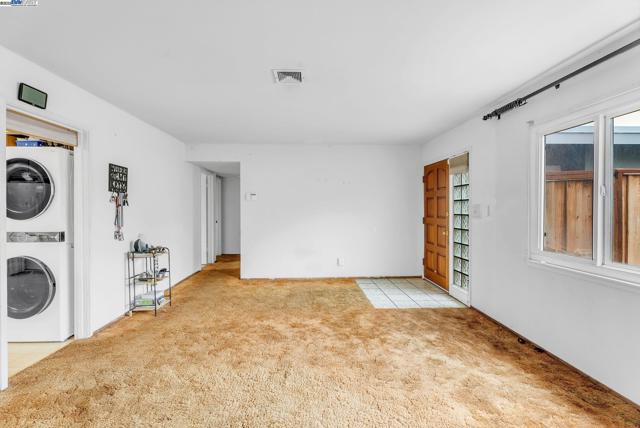28458 Etta Ave, Hayward CA: https://media.crmls.org/mediaz/f87d4f36-e7b9-4700-acde-e27385319159.jpg