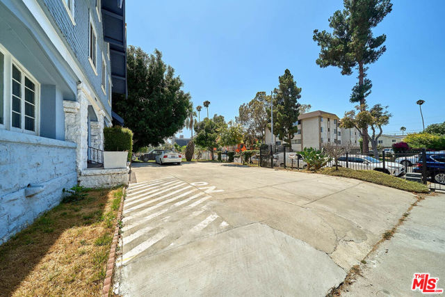 1414 Wilton Place, Los Angeles, California 90019, ,Multi-Family,For Sale,Wilton,24426273