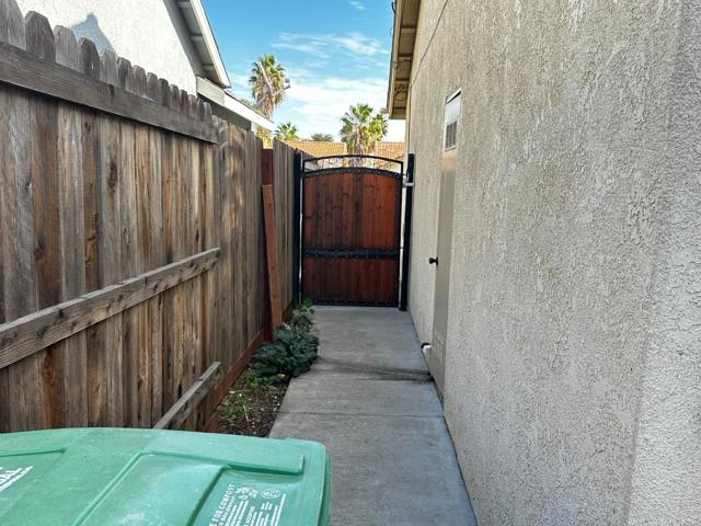 831 El Pinal Lane, Los Banos CA: https://media.crmls.org/mediaz/f87e0408-c76e-4579-9dfd-ba27295ef4a0.jpg