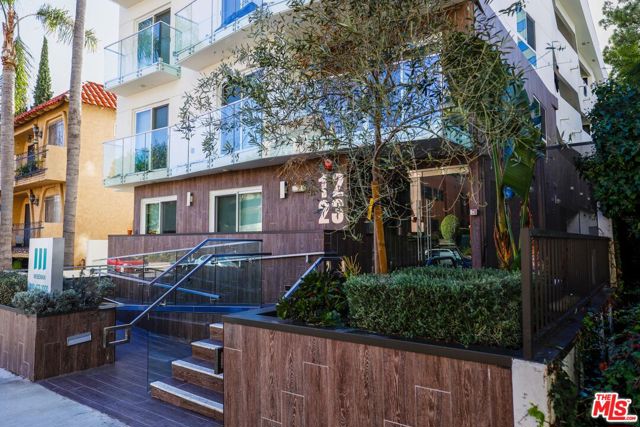 1223 Wellesley Avenue, Los Angeles CA: https://media.crmls.org/mediaz/f87e0b75-ad5b-4724-bcd1-486920ae7ab3.jpg