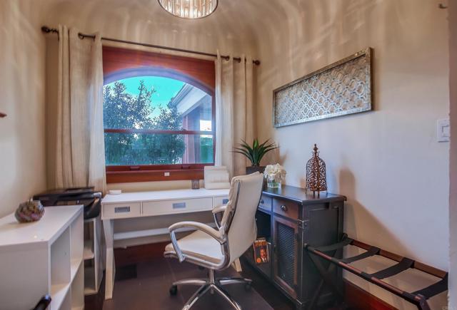 Detail Gallery Image 12 of 48 For 3217 Goldsmith St, San Diego,  CA 92106 - 5 Beds | 4 Baths