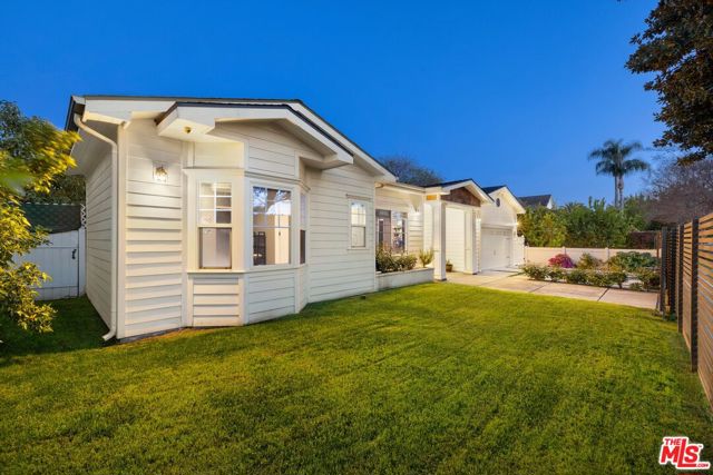 4728 Vesper Avenue, Sherman Oaks CA: https://media.crmls.org/mediaz/f87e4e30-40e9-483f-af85-50c67a46e0d4.jpg