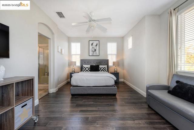 Image 35 of 43 For 390 Caravaggio Cir