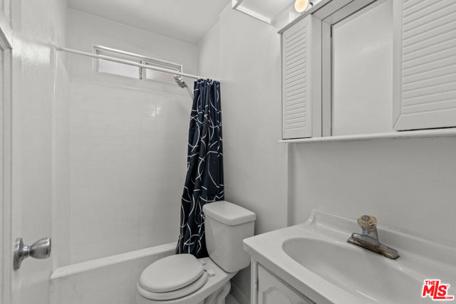6841 Haywood Street, Tujunga CA: https://media.crmls.org/mediaz/f87e5fb3-1ba9-4570-ab56-11c168691e6d.jpg