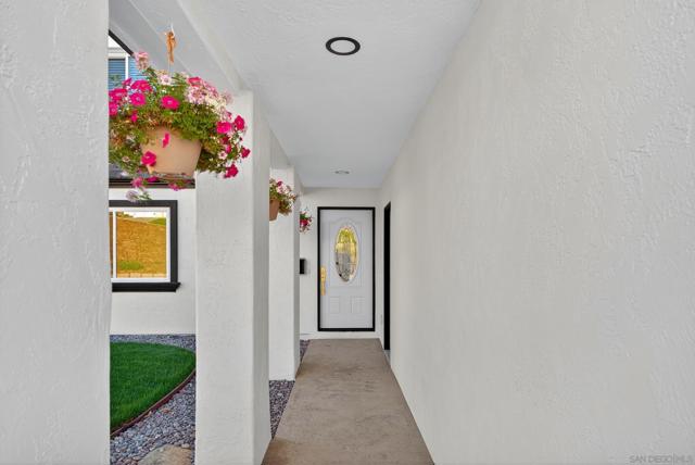 4060 Rosarita Dr, La Mesa CA: https://media.crmls.org/mediaz/f87ed17d-ad1a-4f44-9fbd-87224c4a479b.jpg